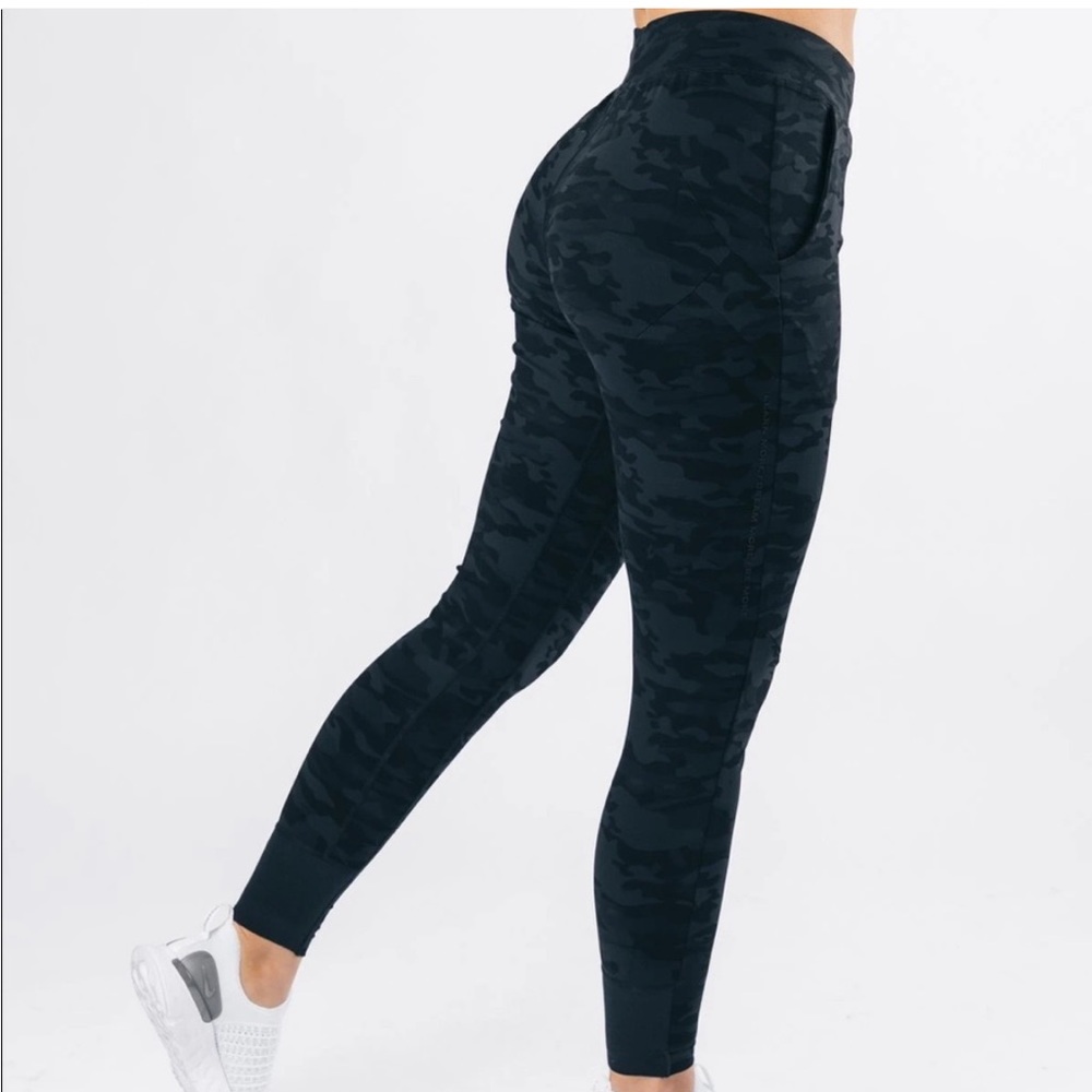 Alphalete joggers in black camo